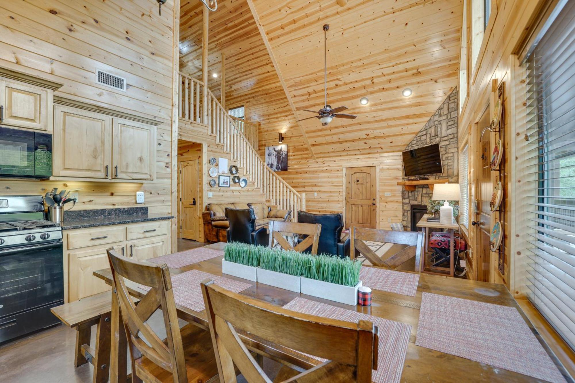 Penny Lane Lodge Broken Bow Cabin Less Than 6 Mi To Lake Exteriör bild